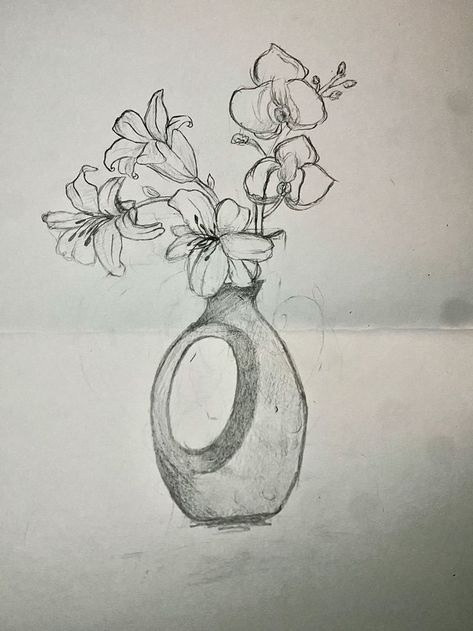 Object Drawing Aesthetic, Flower Vase Drawing Sketch, Roses In A Vase Drawing, Vase Drawing Simple, Vase With Flowers Drawing, Flower In Vase Drawing, Vase Of Flowers Drawing, Flower Pot Sketch, Big Vase With Flowers