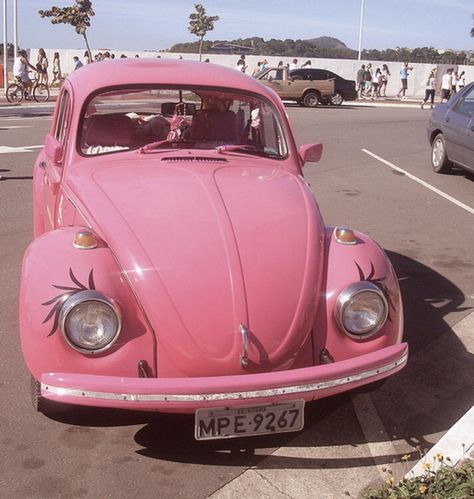 Love it!!! This is like my ultimate dream car!! Pink Vw Bug, Zestaw Ikon, Tout Rose, Girly Car, Old Pink, Pink Photo, Pastel Pink Aesthetic, Picture Collage Wall, Pink Car