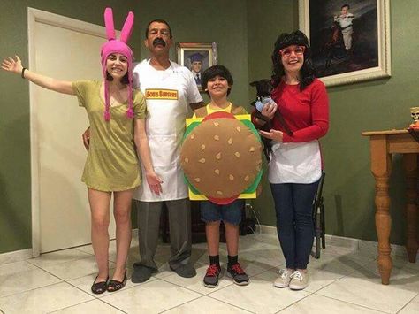 That's awesome! Bob's Burgers! Family photo! Bobs Burgers Cosplay, Bobs Burgers Costume, Burger Costume, Costume Family, Matching Halloween Costumes, Clever Halloween Costumes, Pretty Halloween Costumes, Holloween Costume, Bob's Burgers