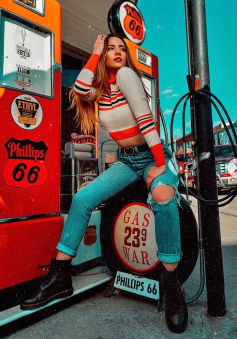 City Fashion Photography, Film Photography Tips, Look Festival, Vintage Photoshoot, Gas Pump, Creative Photography Techniques, Creative Portrait Photography, Wedding Photography Tips, Gas Pumps