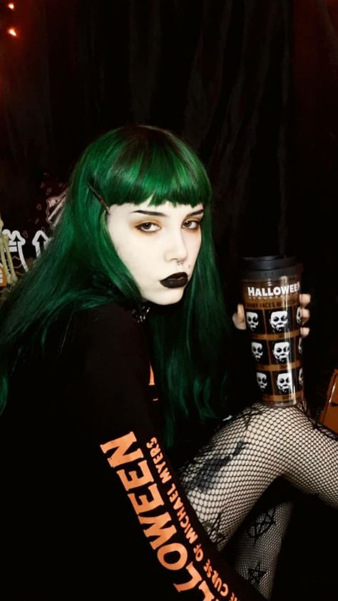 Green To Black Hair, Green Hair Makeup Ideas, Green Ghost Roots, Goth Green Hair, Green Shag Hair, Green Hair Halloween Costumes, Dark Green Hair Aesthetic, Dark Green And Black Hair, Green Haired Characters