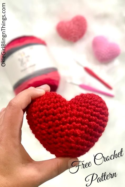 Crocheted Heart, Crochet Valentine Patterns, Chat Crochet, Easy Amigurumi, Crochet Heart Pattern, Valentines Patterns, Crochet Gratis, Valentines Crochet, Crochet Amigurumi Free Patterns