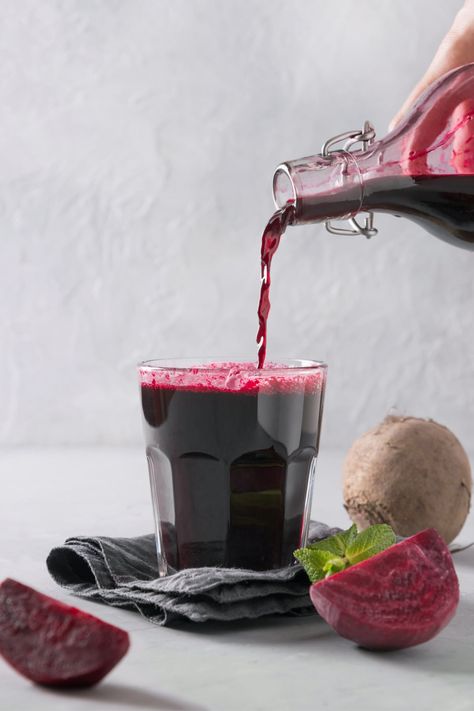 Beet Juice Benefits, Beetroot Juice Benefits, Beetroot Juice Recipe, Buah Bit, Easy Detox Drinks, Beet Juice Recipe, Healthy Liver Diet, Beetroot Benefits, Liver Diet