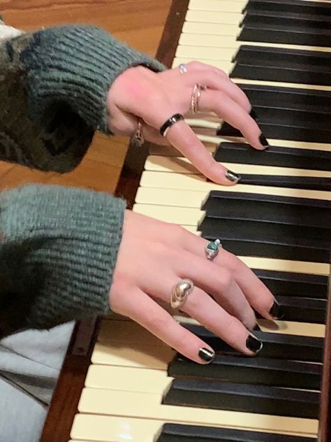 Piano Playing Aesthetic, Violin And Piano Aesthetic, Practicing Piano Aesthetic, Princess Playing Piano Aesthetic, Pianist Aesthetic Girl, Girl Playing Piano Aesthetic, Hannah Wells, Sarah Jane Smith, Piano Player