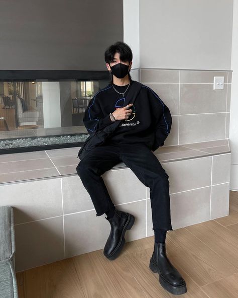 JJang E on Instagram: “Oversized sweatshirt and a pair of chunky boots? Yes” Men Chunky Boots, Mens Chunky Boots Outfit, Chunky Chelsea Boots Men Outfit, Winter Formal Men, Men Boots Outfit Street Styles, Giant Chunky Shoes Men, Oversized Chunky Knit Sweater For Streetwear, Black Boots Outfit Winter, Streetwear Boots