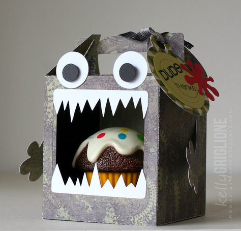 Monster Cupcake Box for Birthday Party Favors Halloween Cupcake Box Ideas, Cute Party Favor Ideas, Creative Packaging Design Food, Halloween Packaging, Cake Boxes Packaging, Box For Birthday, Monster Box, Cupcake Gift, Monster Cupcakes