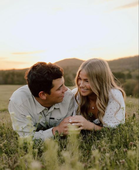 Fall Inspired Couple Photoshoot, Senior Pictures For Couples, Anniversary Picture Ideas Photo Poses, Couples Outdoor Photoshoot Photo Ideas, High School Couple Photoshoot, Couple Poses Laying Down, Couple Summer Pictures Photography, Couple Poses Summer, Fall Couple Photo Poses