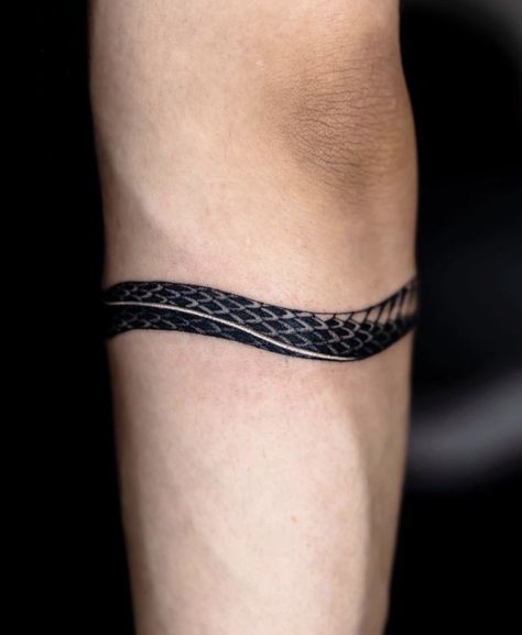 Black And White Snake, Snake Tattoos, Snake Scales, Aesthetic Tattoos, Arm Band Tattoo, White Snake, Band Tattoo, Aesthetic Tattoo, Snake Tattoo