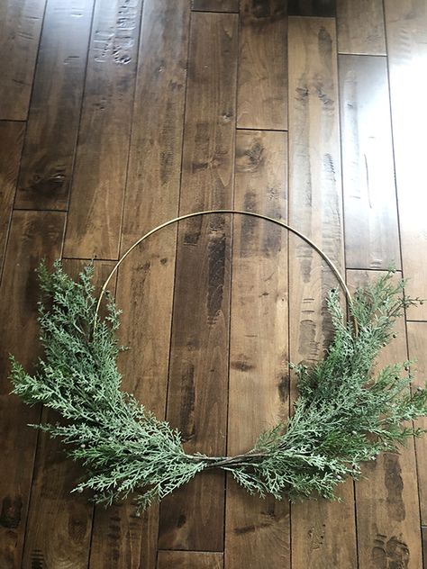 Dollar Tree Christmas Crafts, Diy Christmas Wreaths Ideas, Christmas Wreaths Ideas, Easy Diy Wreaths, Diy Christmas Wreaths, Minimal Christmas, Wreaths Ideas, Christmas Crafting, Floral Hoops