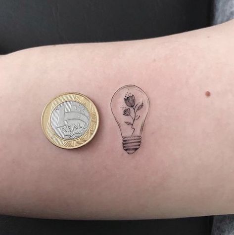 Light Bulb Tattoo, Bulb Tattoo, Lightbulb Tattoo, Inspiration Tattoos, Delicate Tattoo, Cool Small Tattoos, E Tattoo, Tattoo Feminina, Dainty Tattoos