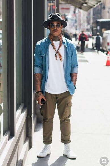 Nyc Mens Fashion, Kemeja Denim, Mens Street Style Summer, Street Style Summer Outfits, Hipster Man, Best Mens Fashion, Street Style Summer, Spring Street Style, Men Style Tips