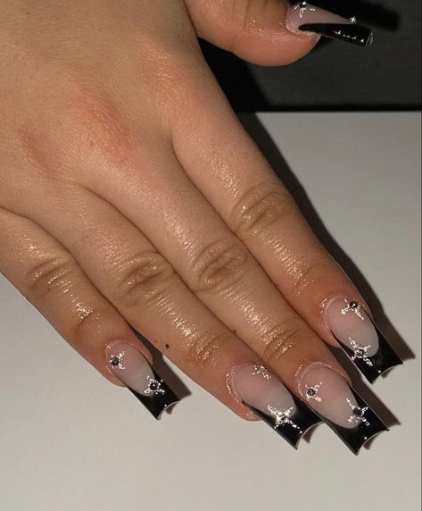 Acrylic Nail Designs Coffin Short Black, Black Acrylic Nails With Pearls, Black Nails Rock Style, Aventura Concert Nails, Partynextdoor Inspired Nails, Ivan Cornejo Inspired Nails, Black Silver Nails Acrylic, Don Toliver Nails, Dark Metallic Nails