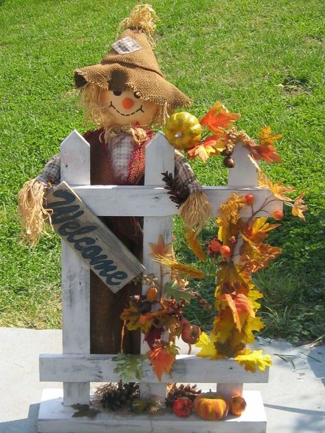 Fall Yard Decor, Fall Wood Crafts, Fall Pumpkin Crafts, Art Coquillage, The Scarecrow, Moments In Time, Yard Sales, Fall Deco, Fall Thanksgiving Decor