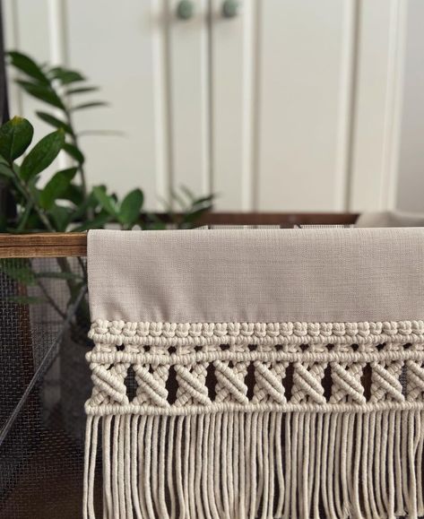 Raner Table Ideas, Runner Macrame, Macrame Bed, Macrame Basket, Macrame Runner, Macrame Table, Macrame Home Decor, Diy Crochet Bag, Macrame Table Runner