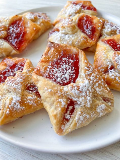 Love Letter Pastries Love Letter Pastries, Strawberry Puff Pastry, The Modern Nonna, Romantic Treats, Modern Nonna, Heart Shaped Pancakes, Types Of Pastry, Easy Puff, Heart Shaped Pizza