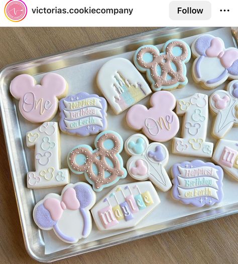 Disneyland 1st Birthday Theme, Disneyland Cake Pops, Disney Theme Cookies, Disneyland Birthday Cookies, Disneyland Cake Ideas, Disneyland Theme First Birthday, Vintage Disney Cookies, Half Birthday Cookies, Pastel Disneyland Party