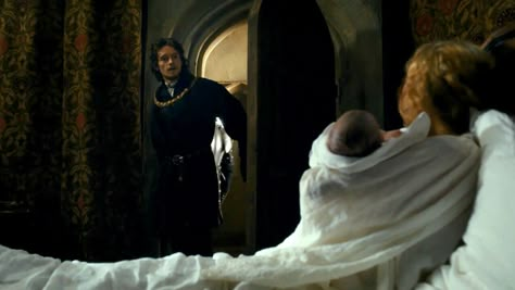 The White Princess Starz King Henry meets his son Prince Arthur just after Elizabeth gave birth to him. The White Princess Starz, Margaret Beaufort, Philippa Gregory, Elizabeth Of York, The White Princess, Fairytale Stories, Royalty Aesthetic, Tudor History, King Henry