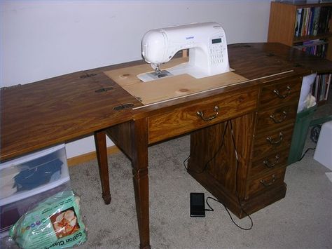 Need a sewing table for your new electronic sewing machine? Here is a cheap solution that works great. Purchase a sewing cabinet or table, old but sturdy, from a thrift store or garage sale and convert it to be used with your new sewing machine for under twenty bucks. This table works great for quilting! Old Sewing Cabinet, Sewing Table Repurpose, Sewing Machine Table Diy, Sewing Machines Best, Diy Sewing Table, Sewing Machine Tables, Sewing Machine Cabinet, Sewing Room Storage, Sewing Machine Table