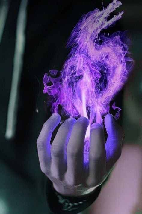 Aesthetic Magic, Magia Elemental, Purple Magic, Dark Purple Aesthetic, Purple Fire, Idee Cosplay, Magic Aesthetic, Magic Powers, Makijaż Smokey Eye