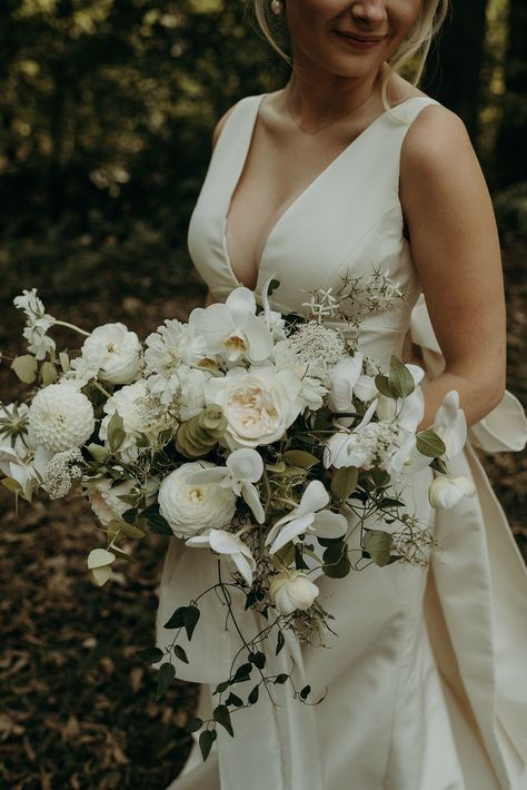 Dahlia Bridal Bouquet, Dahlia Wedding Bouquets, White Orchid Bouquet, Gold Wedding Bouquets, Dahlia Wedding, Orchid Bouquet Wedding, Wedding Bouquet Ideas, Dahlias Wedding, Burgundy Dahlia