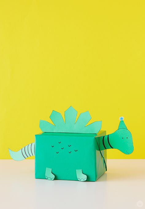 Show your kids how much fun it is to give presents with this fun blog post from Think.Make.Share. These easy DIY ideas turn every present into an even more fun surprise! Here are three cute kids gift wrap ideas with free downloadable templates to turn any wrapped box into a dinosaur, dog, or unicorn. Perfect for a birthday party or make it a fun crafts activity. Gift Wrap Ideas, Gift Ideas For Boyfriend, Creative Wrapping, Gift Wrapping Inspiration, Birthday Party Activities, Birthday Gift Wrapping, Wrap Ideas, Dinosaur Gifts, Creative Gift Wrapping