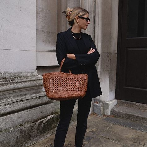 DRAGON DIFFUSION on Instagram: “For her total black look, @emmahill opted for a touch of color with our CANNAGE MAX in tan color. Timeless and elegant: we love it, don't…” Emma Hill Style, Camel Bag Outfit, Emma Hill, Midlife Fashion, Minimal Chic Style, Fabulous Clothes, Fashion Blogger Style, Clothing Hacks, 1 Or 2