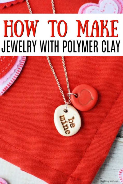 Sculpy Jewelry Ideas, Diy Polymer Beads, Elementary Jewelry Making, Clay Necklaces Diy, Clay Necklace Pendant Diy, Femo Jewelry, Polymer Clay Necklace Diy, What To Make With Polymer Clay, Diy Polymer Clay Jewelry