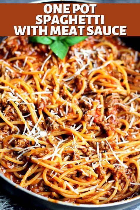 One Pot Spaghetti with Meat Sauce is the perfect simple weeknight meal using only ONE pot! Everyone will rave about this easy dinner dish! Easy One Pot Spaghetti, One Pot Spaghetti With Meat Sauce, 1 Pot Spaghetti, One Pot Spaghetti With Jar Sauce, One Pan Spaghetti, One Pot Spaghetti Recipe, Meat Sauce Spaghetti, Fire Meals, Meaty Spaghetti