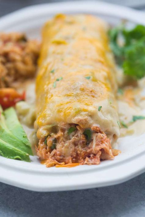 Green Chili Burritos, Green Chilli Chicken, Quesarito Recipe, Pork Green Chili, Smothered Burritos, Burrito Recipes, Beef Burritos, Hispanic Recipes, Green Chile Chicken