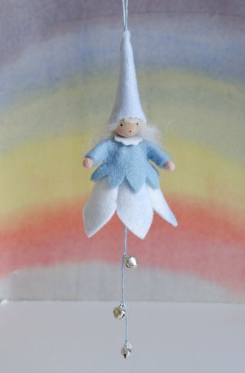 Kindergarten Art Crafts, Easter Decorations Table, Driftwood Art Diy, Waldorf Crafts, Needle Felted Christmas, Felt Crafts Christmas, Felt Fairy, Cool Paper Crafts, Clothespin Dolls