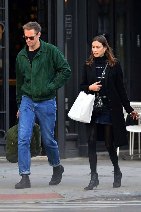 image Alexa Chung Alexander Skarsgard, Alexa Chung Style, Models 90s, Alexander Skarsgård, Stylish Couple, Alexander Skarsgard, Sharp Dressed Man, Simple Shirts, Alexa Chung