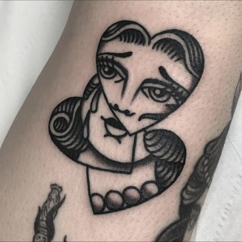 Black Flash Tattoos, Traditional Tattoo Black And White, Traditional Heart Tattoos, Traditional Tattoo Stencils, Queen Of Hearts Tattoo, Traditional Black Tattoo, Hearts Tattoo, Traditional Tattoo Inspiration, Traditional Style Tattoo