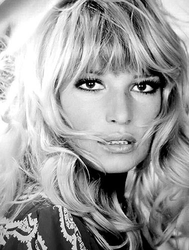 Monica Vitti (born 3 November 1931) is an Italian actress best known for her starring roles in films directed by Michelangelo Antonioni during the early 1960s. Monica Vitti, Italian Beauty, Italian Actress, Italian Women, Marmaris, Beauty Icons, Classic Beauty, Vintage Beauty, Italian Fashion