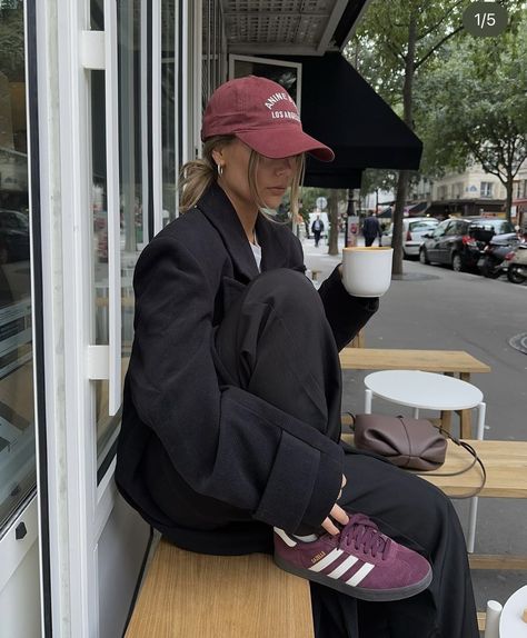 Burgundy Sneakers Outfit, Gazelle Outfit, Minimal Outfit Ideas, Adidas Gazelle Outfit, Samba Outfit Ideas, January Fashion, Burgundy Sneakers, Adidas Samba Outfit, Samba Outfit