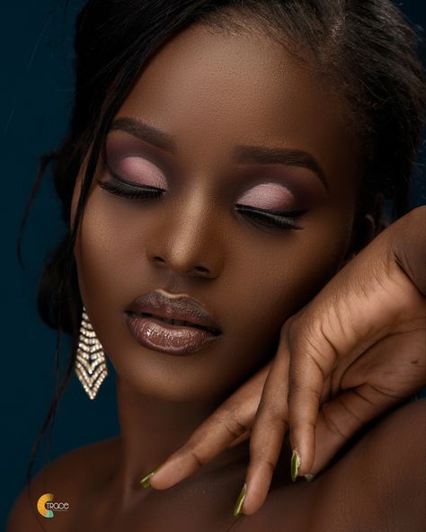 Makeup Ideas For Funerals, Beauty Shots Black Women, Makeup Shoot Ideas Photoshoot, Women Studio Photoshoot, Fashion Makeup Photography, Tarot Card Readings, Model Headshots, Makeup For Black Skin, Brown Skin Makeup