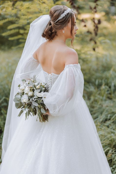 low bun hairstyles Low Bun Bridal Hair With Veil, Bun Veil, Low Bun Styles, Bridal Low Bun, Low Bun Bridal Hair, Bride Hairstyles With Veil, Low Bun Wedding Hair, Wedding Bun, Bridal Hair Veil