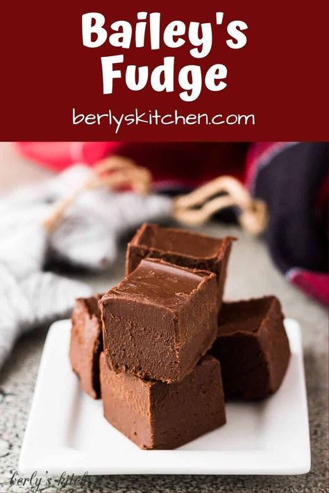 Irish Cream Fudge, Baileys Fudge, Cream Fudge, Homemade Fudge Recipes, Baileys Recipes, Fudge Recipes Easy, Boozy Desserts, Homemade Fudge, Baileys Irish