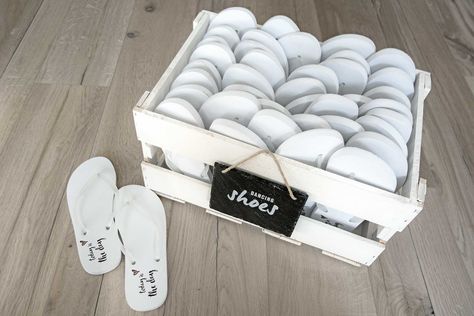 Flip Flops für müde Tanzfüße bei der Hochzeitsfeier Party Packs, Beach Wedding, Flip Flops, Decorative Boxes, Slippers, Convenience Store Products