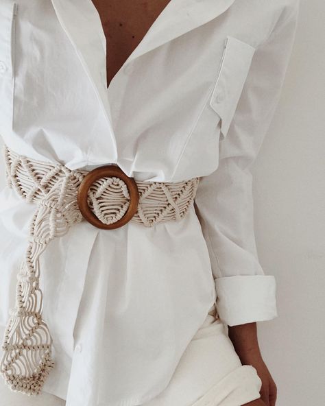 Cute in a cinch 🔥 our Macrame Belt is the perfect accessory to style up your favourite white shirt! As seen on our angel @yiota #macramebelt Dreamcatcher Diy, Macrame Belt, Macrame Clothes, Braided Top Knots, Macrame Wall Hanger, Makramee Diy, Macrame Dress, Macrame Wall Hanging Diy, Macrame Patterns Tutorials