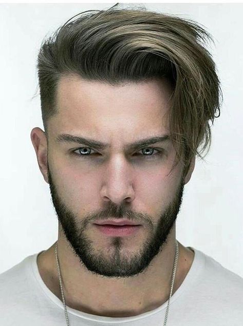 Whether you want to see if you look good with an undercut or long hair, the first thing you have to do is figure out the shape of your face. Accepting the face shape nature has given is important because with a little thought, it can only get better from there. Guys Haircuts, Celebrities Hairstyles, Timeless Hairstyles, Male Hairstyles, Hairstyle Long, Mens Hairstyle, Men Hairstyle, Mens Haircuts, Long Hairstyle