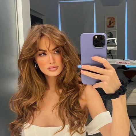 Caramel Brown Hair Blonde Highlights, Fall Hair For Neutral Skin Tone, Hair Inspiration Color Short, Latina Strawberry Blonde, Nilsa Floribama Shore, Hair Styles From The 70's Hairstyles, Light Hair Color Ideas For Latinas, Honey Light Brown Hair Caramel, Honey Brown Hair With Layers