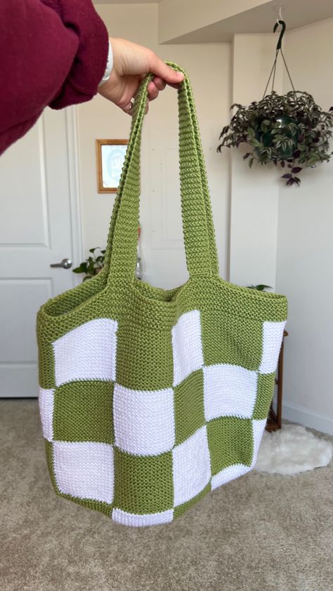 Checkered Tote Bag, Crochet Tutorial Pattern, Beginner Crochet Tutorial, Mode Crochet, Crochet Shop, Crochet Business, Crochet Market Bag, Crochet Clothing And Accessories, Beginner Crochet Projects