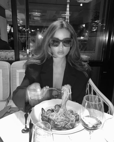 Pasta Milano, Restaurant Pasta, Pasta Ideas, Aesthetic Restaurant, New Year Resolution, New Year Resolutions, Paris Pictures, Year Resolutions, Real Girls