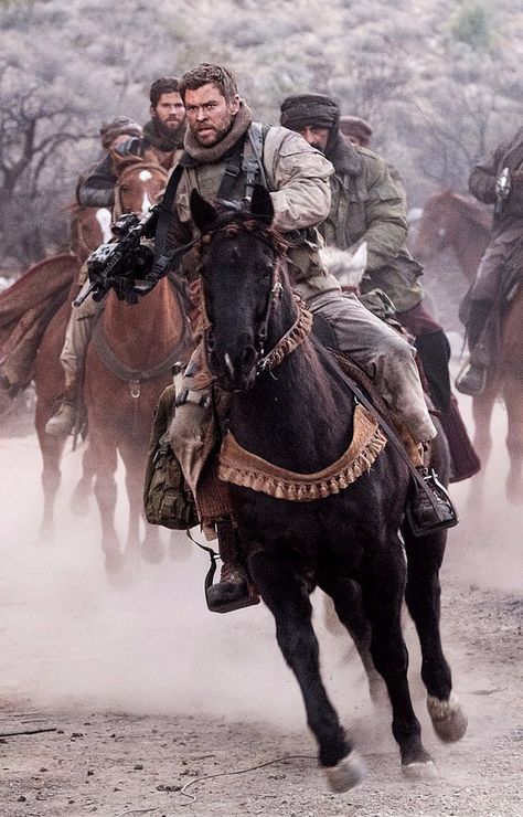 12 Strong: In Which Chris Hemsworth Sexily Rides a Horse to a Tom Petty Cover 12 Strong Movie, Chris Hemsworth Movies, 12 Strong, Equine Photography, Horse Rider, Chris Hemsworth, Movie Scenes, Beautiful Horses, Mobile Wallpaper