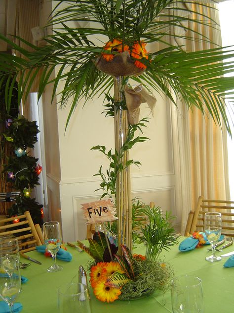 Luau Centerpieces, Hawaii Themed Party, Hawaii Theme, Aloha Party, Luau Birthday Party, Fiesta Tropical, Luau Wedding, Hawaii Party, Tree Centerpieces