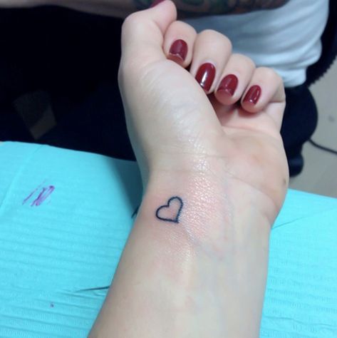 Heart Tattoo On The Wrist Small Heart Wrist Tattoo, Tattoo Siblings, Heart Tattoo On Wrist, Small Heart Tattoo, Wrist Tatoo, Little Heart Tattoos, Heart Tat, Black Heart Tattoos, Tattoo On Wrist