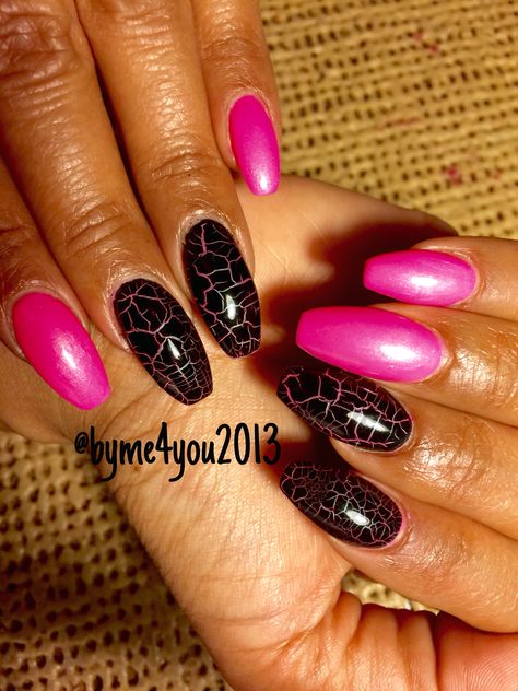 Crackle nail art Crackle Polish Nail Art, Crackle Nail Art, Nail Logos Ideas, Crackle Nails, Rainbow Nails Design, Simple Spring Nails, Nail Logo, Nails Short, Bright Nails