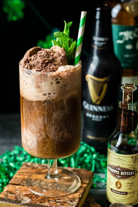 Chocolate Beer Float Beer Floats Alcohol, Toffee Ice Cream, Brewery Decor, Ice Cream Cocktails, Chocolate Beer, Chilled Beer, Cooking Book, Food Inspired, Ice Cream Floats