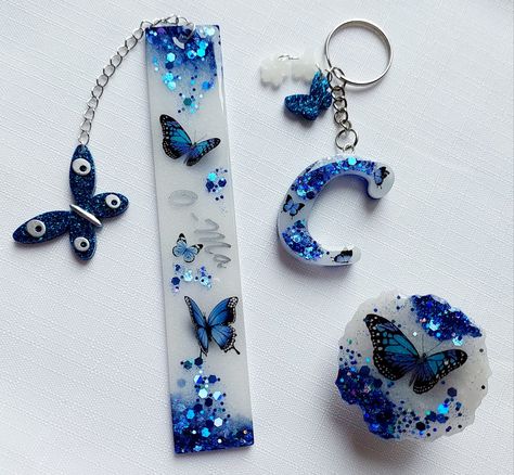 Blue Resin Keychain, Bookmark Resin Ideas, Resin Bookmark Ideas, Glitter Bookmarks, Bookmark Keychain, Diy Crystal Crafts, Diy Resin Keychain, Wedding Keychain, Butterfly Resin