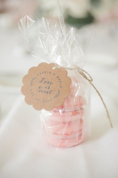 In keeping with the pale pink color scheme, guests took home little bags of raspberry macarons. Macaroon Wedding Favors, Wedding Souvenirs For Guests, Wedding Party Favors Diy, Raspberry Macarons, Wedding Macarons, Classic Romantic Wedding, Wedding Reception Favors, Baby Shower Gift Bags, Remodel Basement